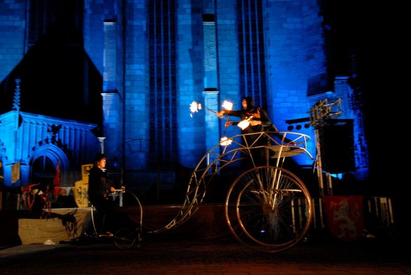 Na celý víkend převzali v Plzni vládu nad městem komedianti. Klíč od městské brány jim předal v pátek večer primátor Martin Baxa na žádost jejich principála. Žádal ve jménu všech bytostí z bájí a dávných pověstí a slíbil "různé kousky komediantsví provozovati pro ukrácení dlouhé chvíle milých Plzeňáků i vzácných hostí".

Nové plzeňské platidlo - lokální dukát v hodnotě čtyřiceti andělíčků představila návštěvníkům večerního reje náměstkyně Eva Herinková. Dukát vešel v platnost právě první den Historického víkendu.

Sobota byla ve znamení strašidel. Nejen malí, ale i velcí se mohli vydat na Pohádkovou cestu, kde na ně čekala různá překvapení a neobvyklé úkoly. Večer prošla strašidla centrem města. Tradiční vejšlap důstojně vedl primátor Martin Baxa společně s jeho náměstkyní Evou Herinkovou.