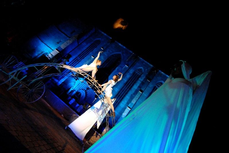 Na celý víkend převzali v Plzni vládu nad městem komedianti. Klíč od městské brány jim předal v pátek večer primátor Martin Baxa na žádost jejich principála. Žádal ve jménu všech bytostí z bájí a dávných pověstí a slíbil "různé kousky komediantsví provozovati pro ukrácení dlouhé chvíle milých Plzeňáků i vzácných hostí".

Nové plzeňské platidlo - lokální dukát v hodnotě čtyřiceti andělíčků představila návštěvníkům večerního reje náměstkyně Eva Herinková. Dukát vešel v platnost právě první den Historického víkendu.

Sobota byla ve znamení strašidel. Nejen malí, ale i velcí se mohli vydat na Pohádkovou cestu, kde na ně čekala různá překvapení a neobvyklé úkoly. Večer prošla strašidla centrem města. Tradiční vejšlap důstojně vedl primátor Martin Baxa společně s jeho náměstkyní Evou Herinkovou.