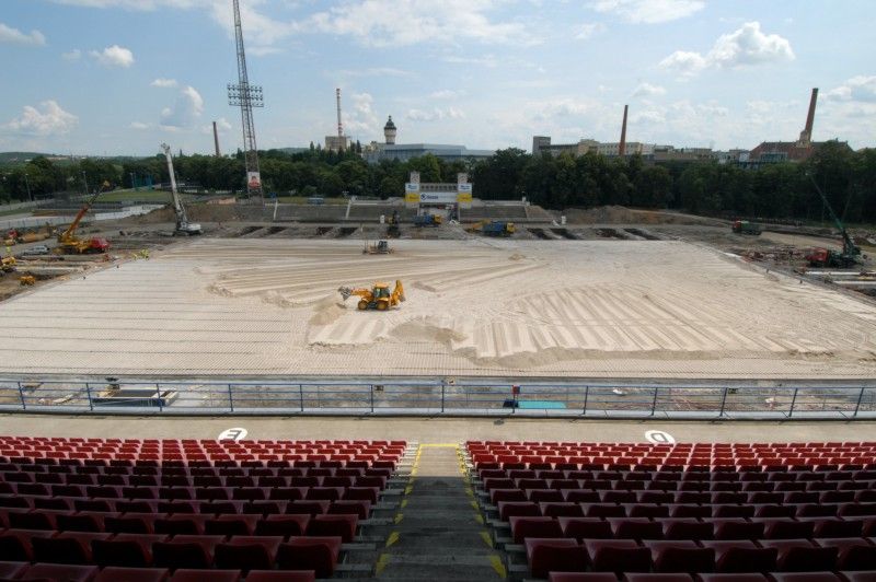 Rekonstrukce fotbalového stadionu ve Štruncových sadech (16.6.2011)