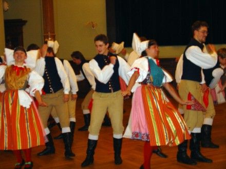 V Malém sálu vystoupil folklorní soubor Mladina