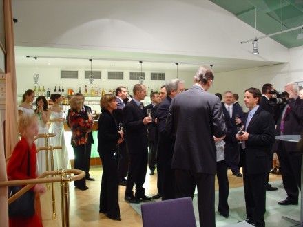 Křižíkův salónek se zaplnil hosty ihned po jeho slavnostním otevření