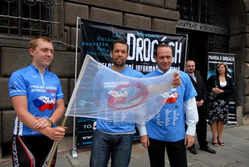 Cyklo-běh za Českou republiku bez drog dorazil do Plzně (21.6.2011)