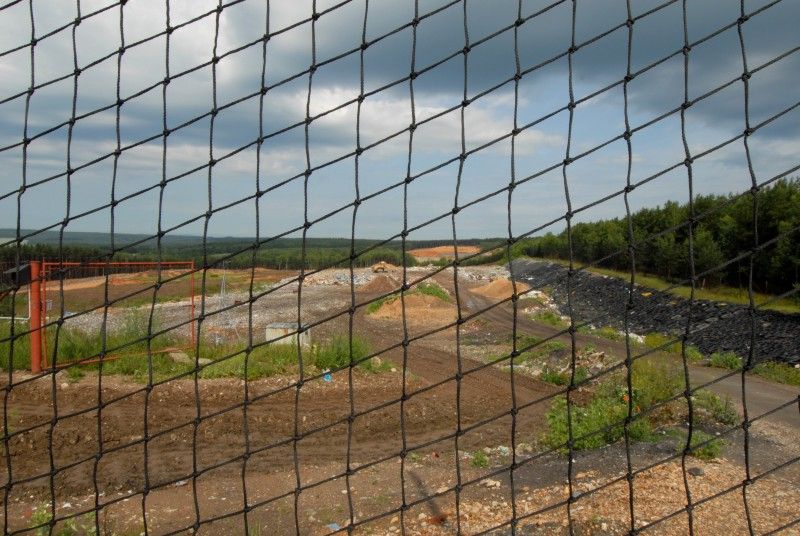 Největší kompostárna v Plzeňském kraji dnes (22.6.2011) byla otevřena v prostoru skládky komunálního odpadu v Chotíkově. Jde o mechanicko-biologickou úpravnu biomasy s využitím takzvané aerobní fermentace, tedy kompostování.

Celková plocha kompostárny je 2 610 metrů čtverečních, pro dozrávání kompostu bude využíván prostor o výměře 1 312 metrů.

Kompostárna bude v začátku svého provozu zpracovávat biomasu z veřejných ploch a z podnikatelské sféry, do budoucna počítá i s bioodpadem z domácností.

Otevření kompostárny, jejíž výstavby a provozování se ujala česko-francouzská společnost ELIOD servis, s.r.o., se zúčastnil primátor Martin Baxa.