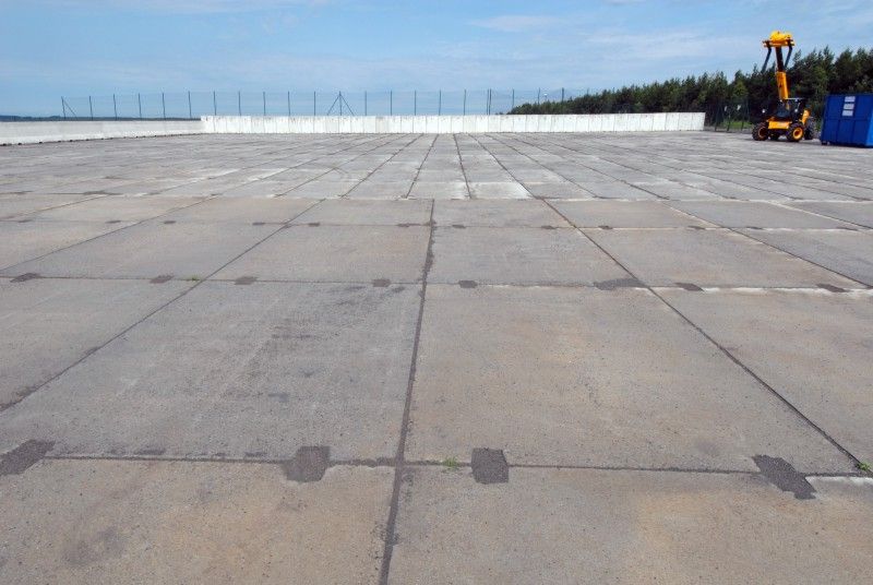 Největší kompostárna v Plzeňském kraji dnes (22.6.2011) byla otevřena v prostoru skládky komunálního odpadu v Chotíkově. Jde o mechanicko-biologickou úpravnu biomasy s využitím takzvané aerobní fermentace, tedy kompostování.

Celková plocha kompostárny je 2 610 metrů čtverečních, pro dozrávání kompostu bude využíván prostor o výměře 1 312 metrů.

Kompostárna bude v začátku svého provozu zpracovávat biomasu z veřejných ploch a z podnikatelské sféry, do budoucna počítá i s bioodpadem z domácností.

Otevření kompostárny, jejíž výstavby a provozování se ujala česko-francouzská společnost ELIOD servis, s.r.o., se zúčastnil primátor Martin Baxa.