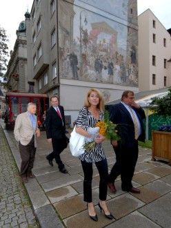 Vernisáže výstavy se mimo jiné zúčastnil i primátor města Plzně Rödl a kurátorka výstavy paní Menzelová-Kelymanová s manželem. Výstava probíhá v Šafaříkových a Křižíkových sadech v Plzni do 7.10.2007.