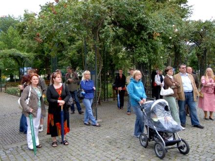 Vernisáže výstavy se mimo jiné zúčastnil i primátor města Plzně Rödl a kurátorka výstavy paní Menzelová-Kelymanová s manželem. Výstava probíhá v Šafaříkových a Křižíkových sadech v Plzni do 7.10.2007.
