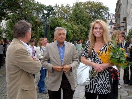 Vernisáže výstavy se mimo jiné zúčastnil i primátor města Plzně Rödl a kurátorka výstavy paní Menzelová-Kelymanová s manželem. Výstava probíhá v Šafaříkových a Křižíkových sadech v Plzni do 7.10.2007.