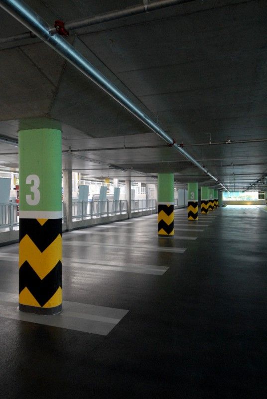 Nový parkovací dům Rychtářka v Plzni je otevřen (23.6.2011). Oficiálně první automobil, který vjel do parkovacího domu, byl vůz s primátorem Martinem Baxou a jeho náměstky Petrem Rundem a Martinem Zrzaveckým. Slavnostnímu otevření předcházel dopolední seminář k problematice spolupráce veřejného a soukromého sektoru (PPP) v sídle radnice, kterého se účastnily desítky primátorů, starostů a dalších hostů.

Parkovací dům Rychtářka je v českých podmínkách prvním a unikátním projektem partnerství veřejného a soukromého sektoru. Dosud byl podobný model znám pouze ze zahraničí pod obecně užívaným pojmem Public Private Partnership (PPP). Město Plzeň při výstavbě a provozu parkovacího domu Rychtářka na principu PPP spolupracuje se společností HERMOSA Parking Plzeň, a.s.

Výstavba parkovacího domu začala v červnu 2010. Budova je umístěna na obvodu centrální oblasti města Plzně. Nabídne celkem 447 nových parkovacích míst, 1950 m2 komerční plochy a v blízkosti budovy také osm parkovacích míst pro autobusy.