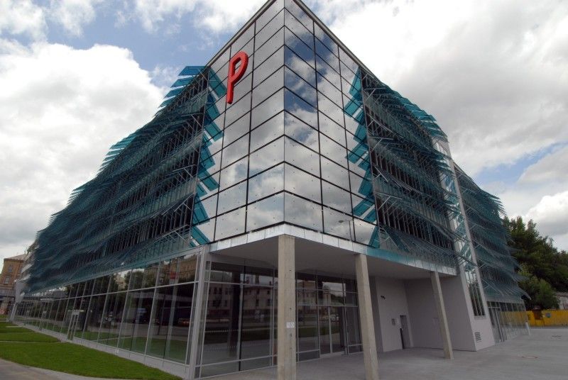 Plzeň otevřela nový parkovací dům Rychtářka