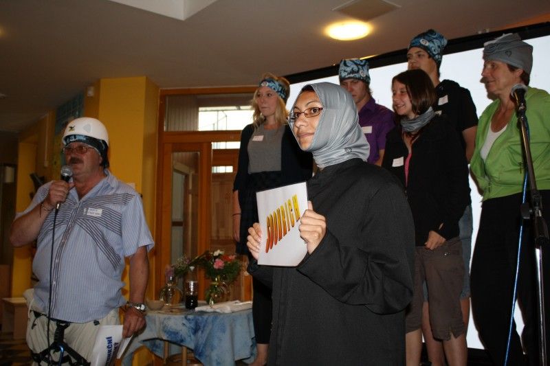 Plzeňské Salesiánské středisko mládeže včera (23.6.2011) poděkovalo dobrovolníkům, kteří se podílejí celý rok na jeho činnosti. Za město Plzeň se děkovného setkání zúčastnil primátor Martin Baxa a vedoucí odboru sociálních služeb magistrátu Alena Hynková.

Salesiánské středisko mládeže má svoji činnost rozdělenu do několika programů sociálních služeb, jako je například Klub Vzducholoď, který usiluje o sociální začlenění a pozitivní změnu v životním způsobu mládeže, která se ocitla v nepříznivé sociální situaci, nebo Centrum pomoci dětem, mládeži a rodině Střecha poskytující komplexní psychologickou, sociální a duchovní pomoc rodinám ohroženým sociálně nežádoucími jevy.