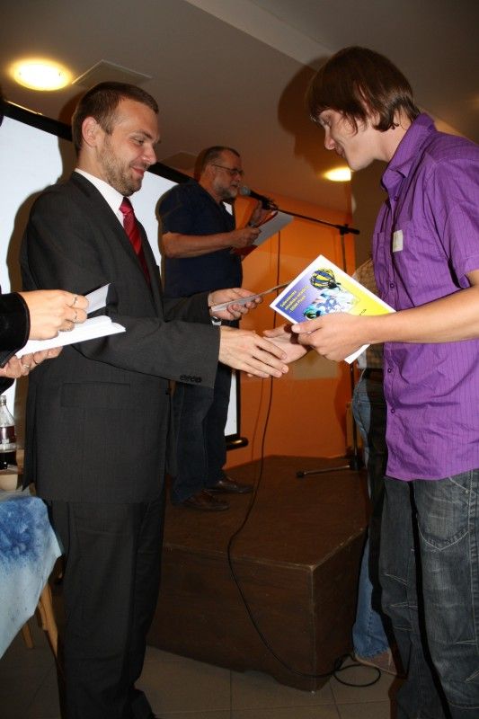 Plzeňské Salesiánské středisko mládeže včera (23.6.2011) poděkovalo dobrovolníkům, kteří se podílejí celý rok na jeho činnosti. Za město Plzeň se děkovného setkání zúčastnil primátor Martin Baxa a vedoucí odboru sociálních služeb magistrátu Alena Hynková.

Salesiánské středisko mládeže má svoji činnost rozdělenu do několika programů sociálních služeb, jako je například Klub Vzducholoď, který usiluje o sociální začlenění a pozitivní změnu v životním způsobu mládeže, která se ocitla v nepříznivé sociální situaci, nebo Centrum pomoci dětem, mládeži a rodině Střecha poskytující komplexní psychologickou, sociální a duchovní pomoc rodinám ohroženým sociálně nežádoucími jevy.