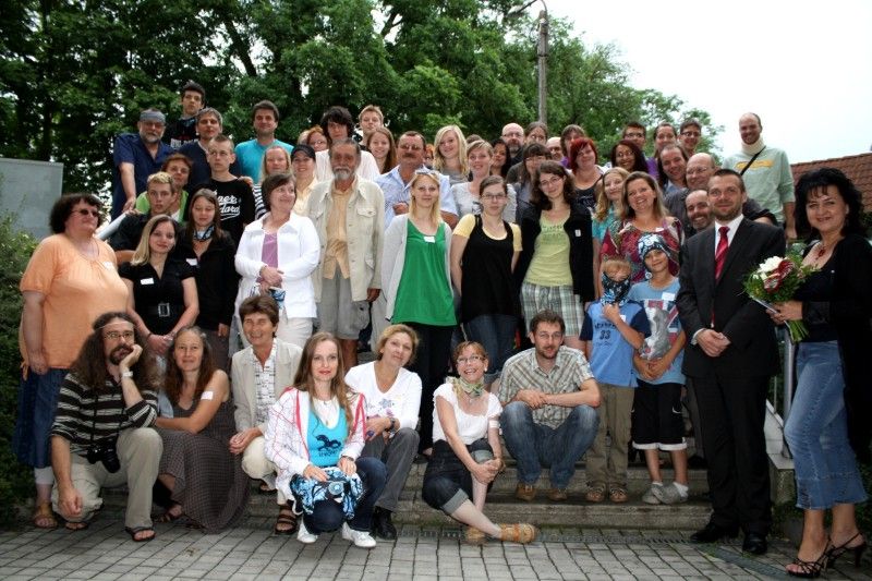 Plzeňské Salesiánské středisko mládeže včera (23.6.2011) poděkovalo dobrovolníkům, kteří se podílejí celý rok na jeho činnosti. Za město Plzeň se děkovného setkání zúčastnil primátor Martin Baxa a vedoucí odboru sociálních služeb magistrátu Alena Hynková.

Salesiánské středisko mládeže má svoji činnost rozdělenu do několika programů sociálních služeb, jako je například Klub Vzducholoď, který usiluje o sociální začlenění a pozitivní změnu v životním způsobu mládeže, která se ocitla v nepříznivé sociální situaci, nebo Centrum pomoci dětem, mládeži a rodině Střecha poskytující komplexní psychologickou, sociální a duchovní pomoc rodinám ohroženým sociálně nežádoucími jevy.