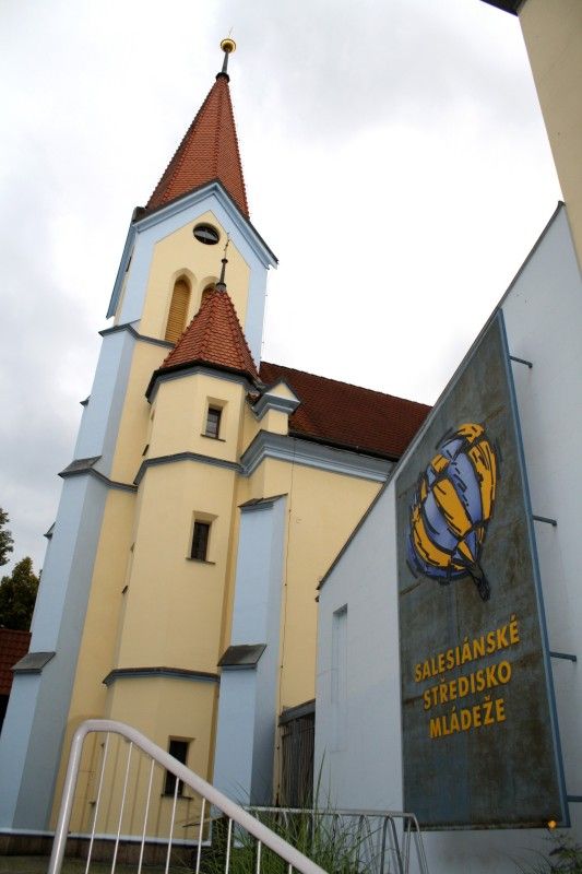 Plzeňské Salesiánské středisko mládeže včera (23.6.2011) poděkovalo dobrovolníkům, kteří se podílejí celý rok na jeho činnosti. Za město Plzeň se děkovného setkání zúčastnil primátor Martin Baxa a vedoucí odboru sociálních služeb magistrátu Alena Hynková.

Salesiánské středisko mládeže má svoji činnost rozdělenu do několika programů sociálních služeb, jako je například Klub Vzducholoď, který usiluje o sociální začlenění a pozitivní změnu v životním způsobu mládeže, která se ocitla v nepříznivé sociální situaci, nebo Centrum pomoci dětem, mládeži a rodině Střecha poskytující komplexní psychologickou, sociální a duchovní pomoc rodinám ohroženým sociálně nežádoucími jevy.