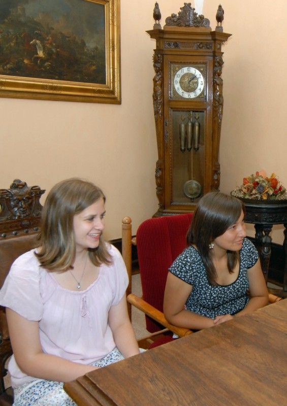 Finálový turnaj starších žákyň v házené o mistra České republiky se 5. června v Ostravě odehrál nejen ve znamení kvalitní házené, ale plzeňskému družstvu SK Slavia VŠ Plzeň přinesl i vítězství.

S úspěšnými hráčkami turnaje se na plzeňské radnici neformálně setkala (28.6.2011) radní pro sport Irena Rottová, aby jim poděkovala za vynikající reprezentaci a získání nejcennější medaile.