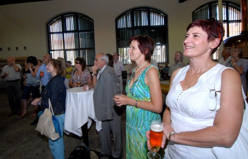 Jak by se mohla změnit Plzeň do roku 2015, kdy bude hlavním evropským městem kultury, představuje (od 28.6.2011) výstava s názvem Proměna města: Plzeň v roce 2015. K vidění je v Návštěvnickém centru Plzeňského Prazdroje od včerejšího dne, kdy byla slavnostně zahájena.

Šest stěžejních akcí, které se vážou k projektu Evropské hlavní město kultury, se prezentují na jednadvaceti panelech. Návštěvníci se tak mohou více dozvědět o připravované výstavbě nového divadla v Jízdecké ulici, návrhu budovy Západočeské galerie v Plzni, revitalizaci areálu Světovar, relaxačním centru ve Štruncových sadech nebo o sportovně-rekreačních trasách podél řek a oživení veřejných prostranství.