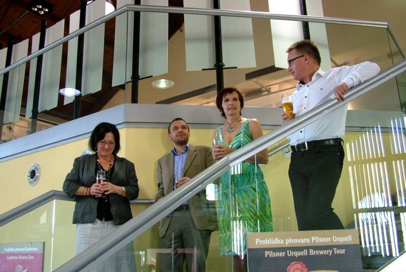 Jak by se mohla změnit Plzeň do roku 2015, kdy bude hlavním evropským městem kultury, představuje (od 28.6.2011) výstava s názvem Proměna města: Plzeň v roce 2015. K vidění je v Návštěvnickém centru Plzeňského Prazdroje od včerejšího dne, kdy byla slavnostně zahájena.

Šest stěžejních akcí, které se vážou k projektu Evropské hlavní město kultury, se prezentují na jednadvaceti panelech. Návštěvníci se tak mohou více dozvědět o připravované výstavbě nového divadla v Jízdecké ulici, návrhu budovy Západočeské galerie v Plzni, revitalizaci areálu Světovar, relaxačním centru ve Štruncových sadech nebo o sportovně-rekreačních trasách podél řek a oživení veřejných prostranství.