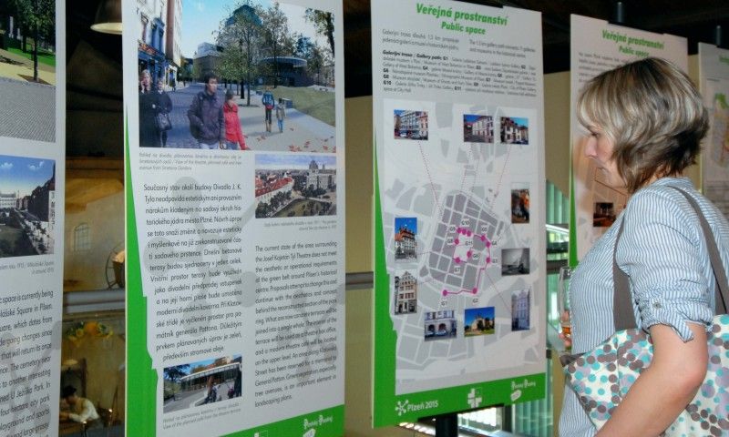 Jak by se mohla změnit Plzeň do roku 2015, kdy bude hlavním evropským městem kultury, představuje (od 28.6.2011) výstava s názvem Proměna města: Plzeň v roce 2015. K vidění je v Návštěvnickém centru Plzeňského Prazdroje od včerejšího dne, kdy byla slavnostně zahájena.

Šest stěžejních akcí, které se vážou k projektu Evropské hlavní město kultury, se prezentují na jednadvaceti panelech. Návštěvníci se tak mohou více dozvědět o připravované výstavbě nového divadla v Jízdecké ulici, návrhu budovy Západočeské galerie v Plzni, revitalizaci areálu Světovar, relaxačním centru ve Štruncových sadech nebo o sportovně-rekreačních trasách podél řek a oživení veřejných prostranství.