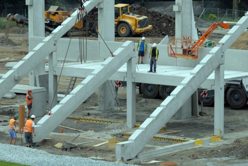 Hrací plocha stadionu ve Štruncových sadech je opět zelená. Ve středu 29. června položili pracovníci odborné firmy nový trávník, který pochází z Nizozemí. Kromě travnaté plochy se na stadionu staví nové tribuny.

I přes stavební práce by se na stadionu měl 23. července uskutečnit zápas o český superpohár a v nejbližší době se také rozhodne, zda Viktoria sehraje doma zápas předkola Ligy mistrů s arménským Jerevanem.