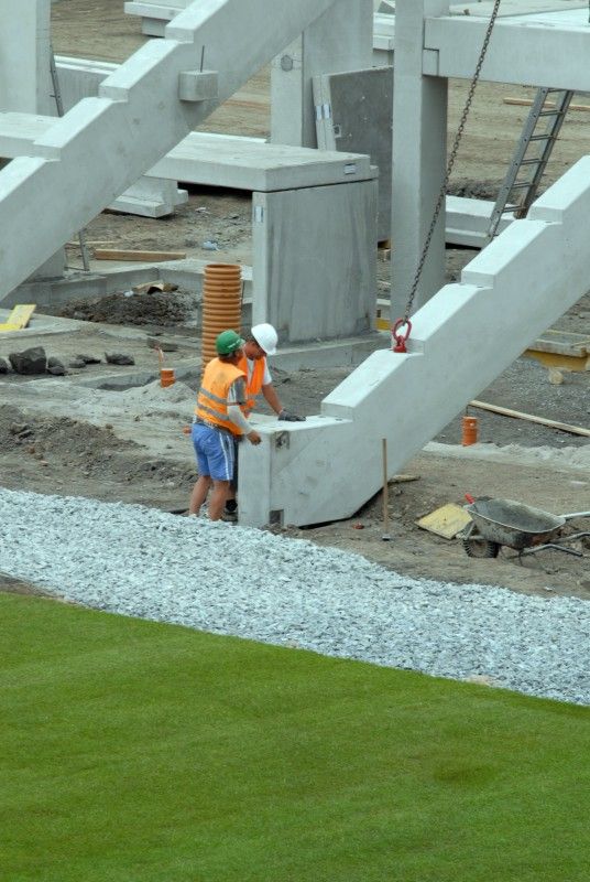 Hrací plocha stadionu ve Štruncových sadech je opět zelená. Ve středu 29. června položili pracovníci odborné firmy nový trávník, který pochází z Nizozemí. Kromě travnaté plochy se na stadionu staví nové tribuny.

I přes stavební práce by se na stadionu měl 23. července uskutečnit zápas o český superpohár a v nejbližší době se také rozhodne, zda Viktoria sehraje doma zápas předkola Ligy mistrů s arménským Jerevanem.