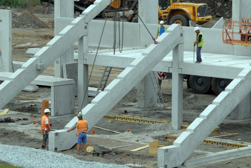 Hrací plocha stadionu ve Štruncových sadech je opět zelená. Ve středu 29. června položili pracovníci odborné firmy nový trávník, který pochází z Nizozemí. Kromě travnaté plochy se na stadionu staví nové tribuny.

I přes stavební práce by se na stadionu měl 23. července uskutečnit zápas o český superpohár a v nejbližší době se také rozhodne, zda Viktoria sehraje doma zápas předkola Ligy mistrů s arménským Jerevanem.