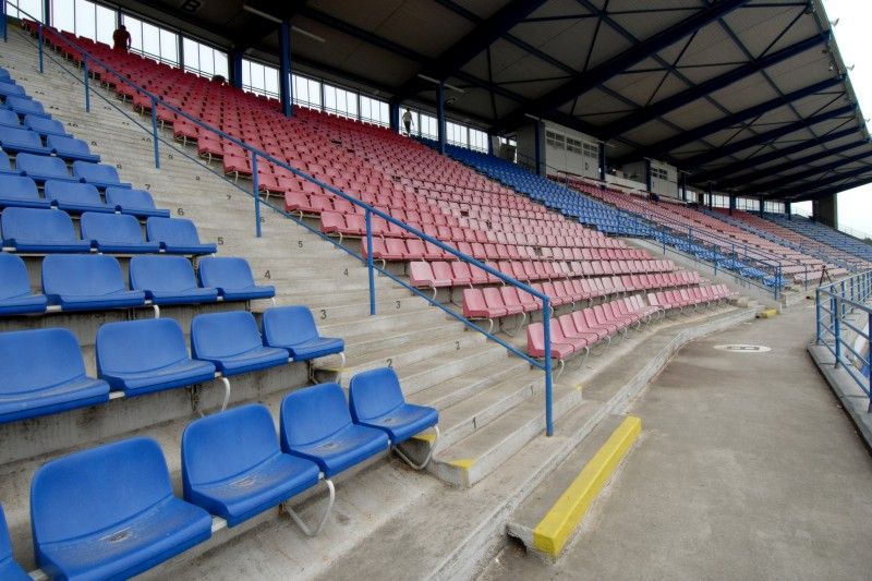 Hrací plocha stadionu ve Štruncových sadech je opět zelená. Ve středu 29. června položili pracovníci odborné firmy nový trávník, který pochází z Nizozemí. Kromě travnaté plochy se na stadionu staví nové tribuny.

I přes stavební práce by se na stadionu měl 23. července uskutečnit zápas o český superpohár a v nejbližší době se také rozhodne, zda Viktoria sehraje doma zápas předkola Ligy mistrů s arménským Jerevanem.