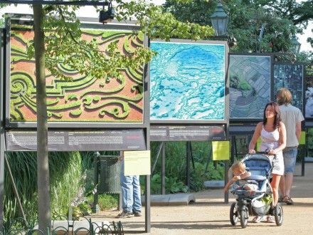 Výstava probíhá v Šafaříkových a Křižíkových sadech v Plzni do 7.10.2007.