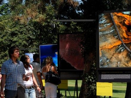 Výstava probíhá v Šafaříkových a Křižíkových sadech v Plzni do 7.10.2007.