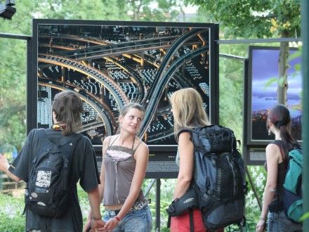 Výstava probíhá v Šafaříkových a Křižíkových sadech v Plzni do 7.10.2007.