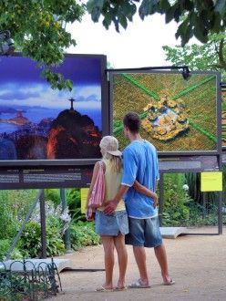 Výstava probíhá v Šafaříkových a Křižíkových sadech v Plzni do 7.10.2007.