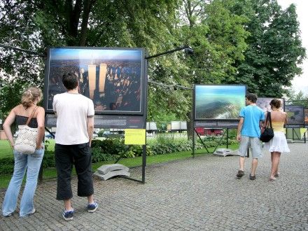 Výstava probíhá v Šafaříkových a Křižíkových sadech v Plzni do 7.10.2007.