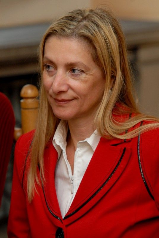 Se synem významného malíře, grafika a jednoho ze zakladatelů průmyslového designu Ladislava Sutnara se dnes (1.7.2011) odpoledne setkal primátor Martin Baxa a jeho náměstkyně Eva Herinková.
Radoslav Sutnar žije v USA a po roce 1990 pravidelně navštěvuje jednou až dvakrát ročně Českou republiku. Spolupracuje s Uměleckoprůmyslovým muzeem v Praze a jeho ředitelkou Helenou Koenigsmarkovou. Vstřícnost prokazuje také Ústavu umění a designu Západočeské univerzity v Plzni. Původní Univerzitní galerie nese od května letošního roku jméno jeho otce a plzeňského rodáka Ladislava Sutnara.
„Je to pro mne radost, že se mohu vracet do města, kde se můj otec narodil,“ prohlásil při  setkání Radoslav Sutnar.
Primátor Martin Baxa ocenil Sutnarovu nabídku uspořádat velkou výstavu studentských prací v Praze a jeho snahu zapojit se do projektu Evropské hlavní město kultury 2015.

Ladislav Sutnar se narodil 9. listopadu 1897 v Plzni a žil zde do roku 1915. Od roku 1939 pobýval v USA, kde se uplatnil i jako výtvarný manažer. P