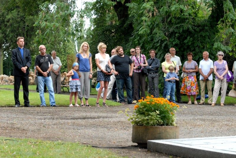 Pomník, který je součástí hrobu Josefa Kajetána Tyla na Mikulášském hřbitově byl komplexně zrestaurován. Odborníci jej zakonzerovovali, uložili do depozitáře a nahradili jej kopií, která byla slavnostně odhalena dnes 11. července 2011, v den, kdy si Plzeň připomíná 155. výročí od úmrtí tohoto významného českého dramatika a spisovatele.