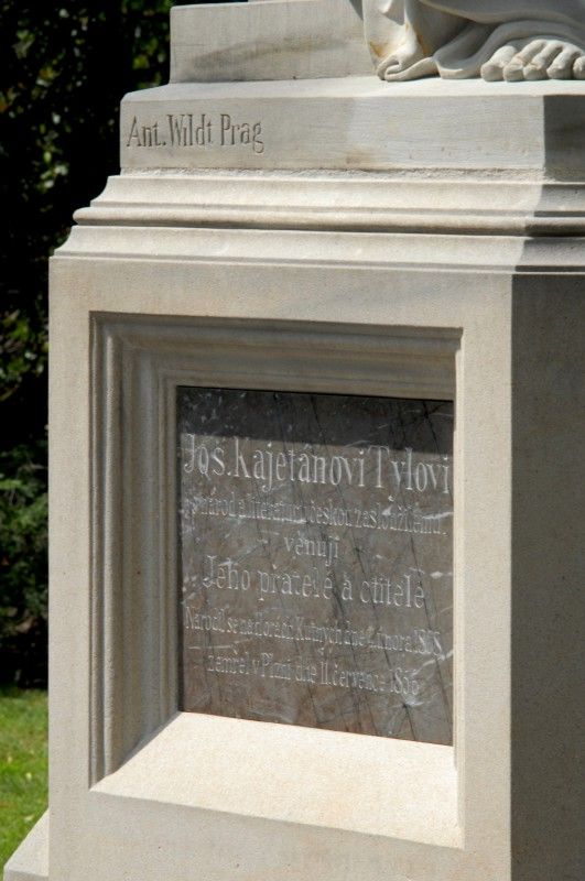 Pomník, který je součástí hrobu Josefa Kajetána Tyla na Mikulášském hřbitově byl komplexně zrestaurován. Odborníci jej zakonzerovovali, uložili do depozitáře a nahradili jej kopií, která byla slavnostně odhalena dnes 11. července 2011, v den, kdy si Plzeň připomíná 155. výročí od úmrtí tohoto významného českého dramatika a spisovatele.
