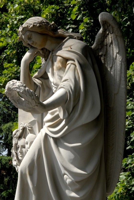 Pomník, který je součástí hrobu Josefa Kajetána Tyla na Mikulášském hřbitově byl komplexně zrestaurován. Odborníci jej zakonzerovovali, uložili do depozitáře a nahradili jej kopií, která byla slavnostně odhalena dnes 11. července 2011, v den, kdy si Plzeň připomíná 155. výročí od úmrtí tohoto významného českého dramatika a spisovatele.