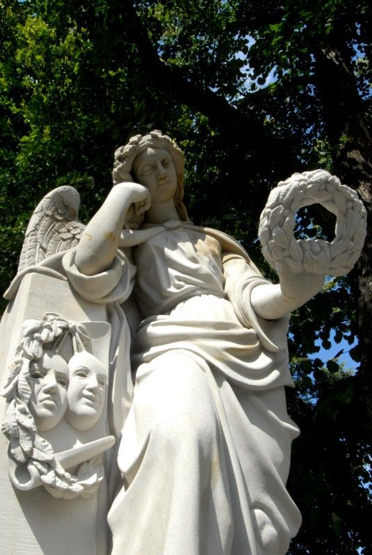 Kopie pomníku J. K. Tyla na Mikulášském hřbitově byla odhalena