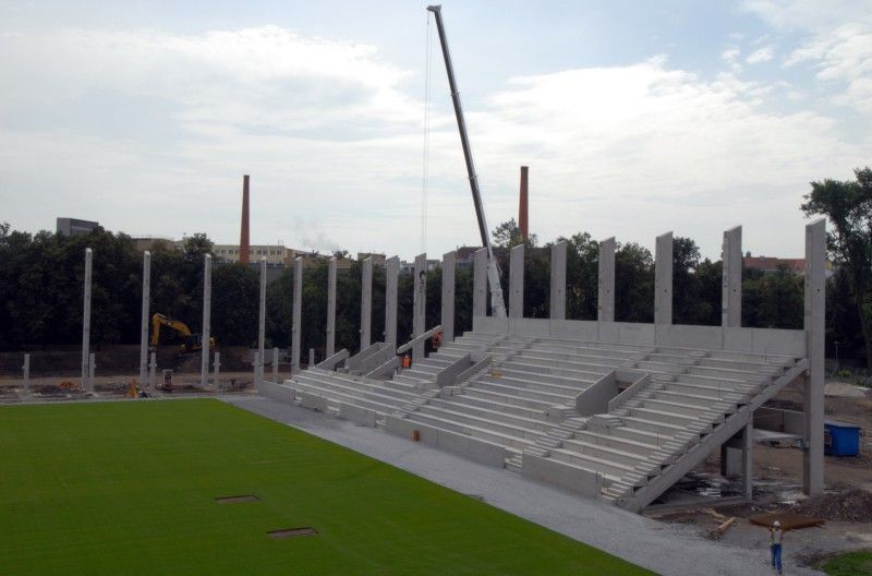 Rekonstrukce fotbalového stadionu ve Štruncových sadech (13.7.2011)