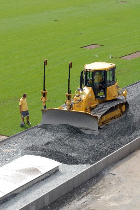 Odvetu s Jerevanem odehraje FC Viktoria na domácím hřišti

Hřiště posunuté blíž k hlavní tribuně s novým trávníkem, rozestavěné betonové tribuny za oběma brankami. Takový je stav přestavby stadionu ve Štruncových sadech z víceúčelového na ryze fotbalový.

V úterý 19. července 2011 zde FC Viktoria odehraje druhý zápas v kvalifikaci Ligy mistrů s arménským týmem Pjunik Jerevan. Diváci budou jen na hlavní tribuně, kterou pořadatelé rozdělí pro příznivce domácích a hostů.