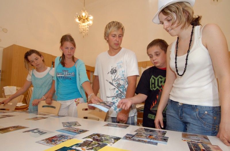 Jak by mělo fungovat kulturní centrum, představí v srpnu 2011 šest plzeňských dětí v německém Regensburgu. Přípravu zahájily už nyní. Tři dny vymýšlely podobu a činnost, aby byly úspěšné v projektu Mini-Regensburg, jehož třetí ročník letos tamní městská správa pořádá.

Projekt Kinderspielstadt patří k nejznámějším kulturně-výchovným projektům v Německu. Dětem ve věku od 7 do 15 let umožňuje v průběhu prázdnin seznámit se hravou formou se životem a chodem skutečného města se všemi jeho funkcemi. „Je to hra na město se vším, co ve skutečnosti k městu patří a co jej vytváří, jako například je městský úřad, univerzita, pracovní úřad, banka, řemeslné dílny, nemocnice, pošta, cestovní kancelář, restaurace, kino, rozhlasové studio. Děti mají možnost pracovat v nejrůznějších povoláních. Mohou studovat, spravovat město, zakládat vlastní živnosti nebo politické strany,“ vysvětluje Lenka Hubáčková z občanského sdružení TRK.