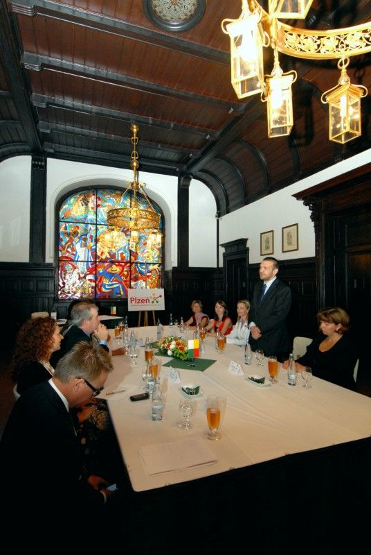 Pilsner Urquell se stane oficiálním partnerem projektu Evropské hlavní město kultury. Titul prestižní evropské soutěže, jejímž smyslem je především podpora kulturní spolupráce a pomoc při ochraně a rozvoji kulturního bohatství, získala Plzeň pro rok 2015. Značka Pilsner Urquell má podpořit projekt na základě prohlášení o spolupráci mezi městem Plzeň a Plzeňským Prazdrojem. Prohlášení dnes (14.7.2011) podepsali primátor Martin Baxa a generální ředitel společnosti Plzeňský Prazdroj Douglas Brodman.