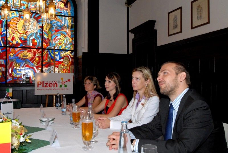 Pilsner Urquell se stane oficiálním partnerem projektu Evropské hlavní město kultury. Titul prestižní evropské soutěže, jejímž smyslem je především podpora kulturní spolupráce a pomoc při ochraně a rozvoji kulturního bohatství, získala Plzeň pro rok 2015. Značka Pilsner Urquell má podpořit projekt na základě prohlášení o spolupráci mezi městem Plzeň a Plzeňským Prazdrojem. Prohlášení dnes (14.7.2011) podepsali primátor Martin Baxa a generální ředitel společnosti Plzeňský Prazdroj Douglas Brodman.