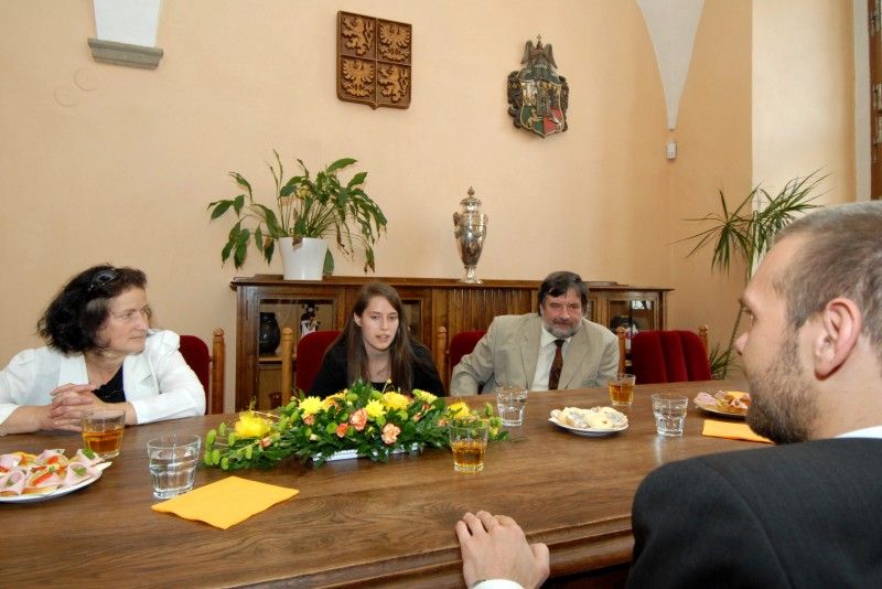 Gymnazistka Martina Náhlíková se na konci června letošního roku (15.7.2011) stala vítězkou v národním kole olympiády v českém jazyce.