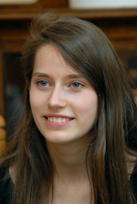 Gymnazistka Martina Náhlíková se na konci června letošního roku (15.7.2011) stala vítězkou v národním kole olympiády v českém jazyce.