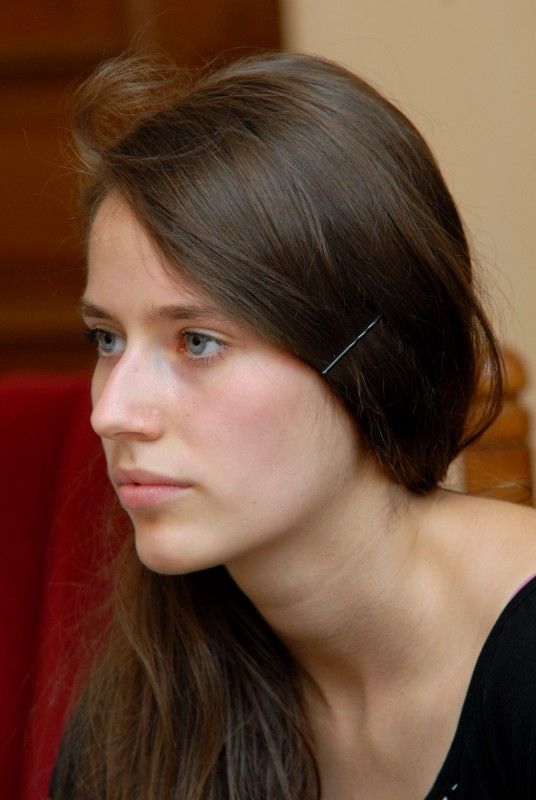 Gymnazistka Martina Náhlíková se na konci června letošního roku (15.7.2011) stala vítězkou v národním kole olympiády v českém jazyce.