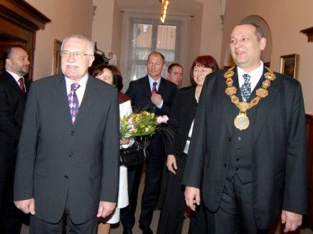 Přijetí prezidenta ČR primátorem města v obřadní síni plzeňské radnice