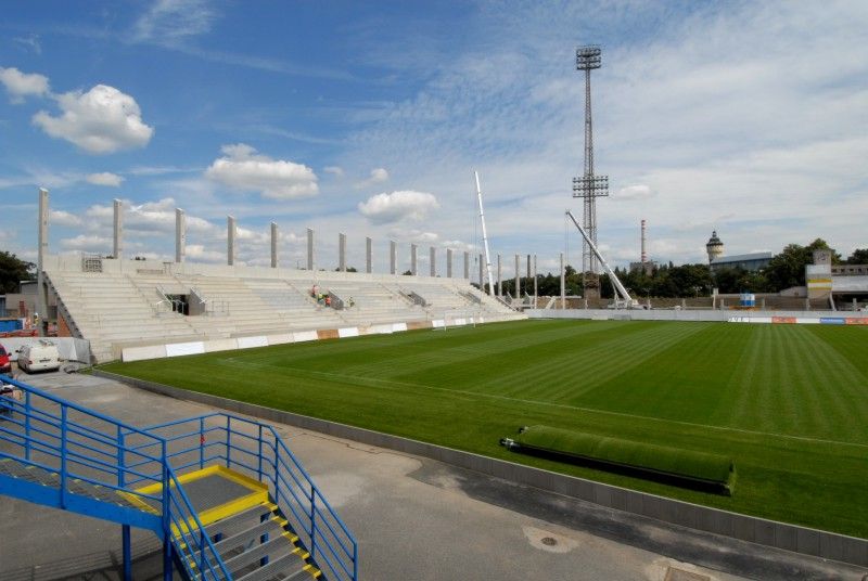 Rekonstrukce fotbalového stadionu ve Štruncových sadech (26.7.2011)