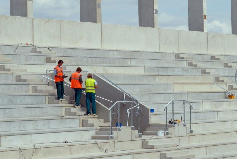 Práce na rekonstrukci stadionu ve Štruncových sadech pokračují podle plánu. Tribuny za brankami jsou téměř před dokončením. Každá z nich bude mít třináct řad, řemeslníci je nyní osazují zábradlím. Hotový je už nový vstup pro hráče na hrací plochu uprostřed hlavní tribuny.

Odvetu třetího předkola Ligy mistrů, která se bude hrát ve středu 3. srpna na stadionu ve Štruncových sadech, budou fanoušci sledovat stejně jako při zápase s Pjunikem Jerevan jen z hlavní tribuny, jejíž kapacita je 5 400 míst.