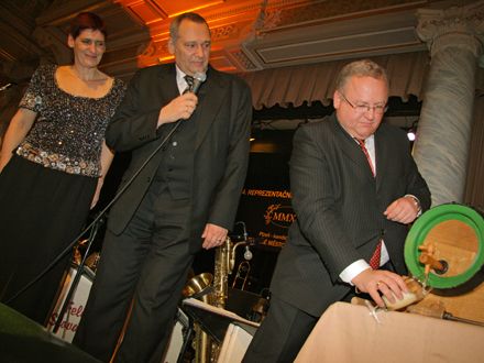 Reprezentační ples města Plzně se uskutečnil 25. ledna 2008 v Měšťanské besedě. Dramaturgie se nesla v duchu jízdy mimořádného Plzeňského expresu, který v průběhu večera zastavil ve vybraných evropských městech.