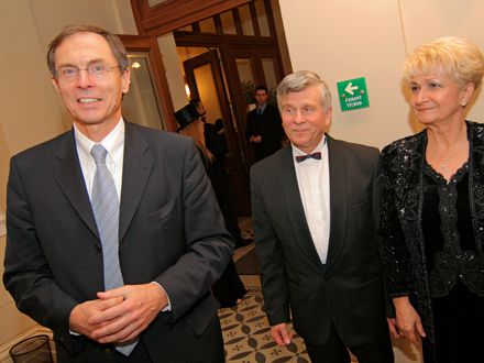 Reprezentační ples města Plzně se uskutečnil 25. ledna 2008 v Měšťanské besedě. Dramaturgie se nesla v duchu jízdy mimořádného Plzeňského expresu, který v průběhu večera zastavil ve vybraných evropských městech.