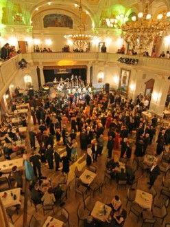 Reprezentační ples města Plzně se uskutečnil 25. ledna 2008 v Měšťanské besedě. Dramaturgie se nesla v duchu jízdy mimořádného Plzeňského expresu, který v průběhu večera zastavil ve vybraných evropských městech.