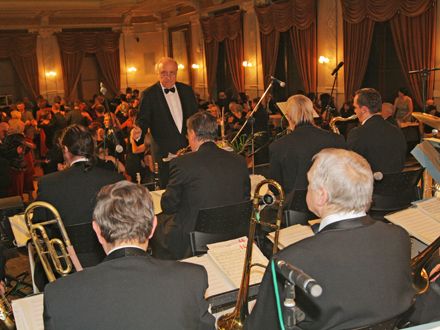 Reprezentační ples města Plzně se uskutečnil 25. ledna 2008 v Měšťanské besedě. Dramaturgie se nesla v duchu jízdy mimořádného Plzeňského expresu, který v průběhu večera zastavil ve vybraných evropských městech.